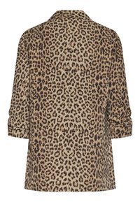 Blazer s leopardím potiskem, tříčtvrtečními rukávy, klopovým límcem a přímým zadním pohledem na bílém pozadí.