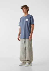Lost Youth BLOSSOM FUSION - Apdrukāts T-krekls - violablue