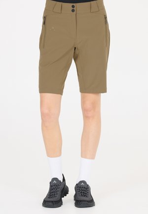 Brune shorts lavet af letvægtsmateriale med en lynlås sidelomme, to frontknapper, en tætsiddende pasform og let tilspidsede ben.