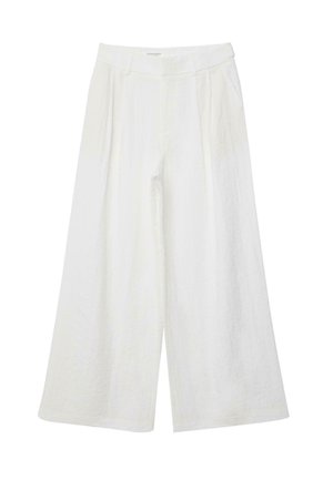 Pantalon blanc à jambes larges, taille haute et plis, avec poches latérales et passants de ceinture.