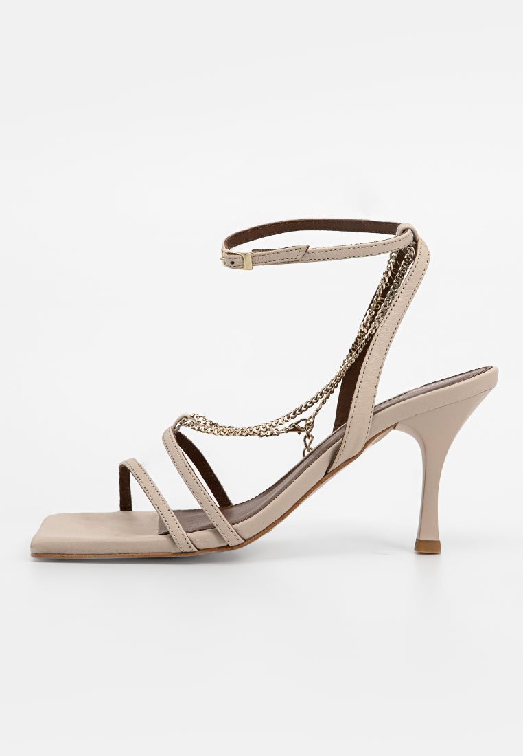 ALOHAS Sandalen met hoge hak beige ALOHAS Sandalen met hoge hak beige