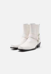 RAID Kovbojské/motorkářské kotníkové boty - white