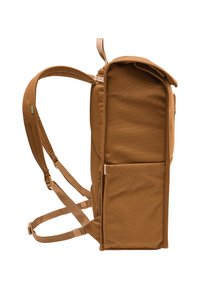 Brauner Rucksack aus strukturiertem Material, mit großem Hauptfach, seitlichem Reißverschlussfach und verstellbaren Trägern. Funktionalität im Design.