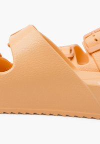IGOR Chanclas de baño - apricot