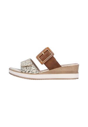 Damen-Slide-Sandale mit beige-schwarzem gemustertem Vorderriemen, braunem Knöchelriemen mit großer Schnalle und beiger Keilsohle.