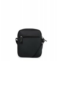 Borsa a tracolla nera con una finitura liscia e strutturata, dotata di una tasca con zip frontale e tracolla regolabile. Forma rettangolare compatta.