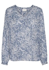 Blouse bleue à manches longues avec un col en V, présentant un motif complexe de fleurs et de feuilles blanches sur l'ensemble. Tissu doux et coupe décontractée.