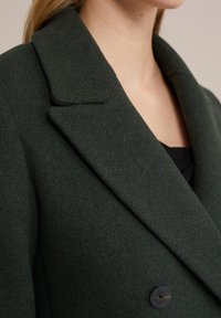 WE Fashion Krátky kabát - green