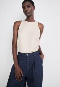 Mads Nørgaard BLUST PARIA PANTS - Bukse - deep well