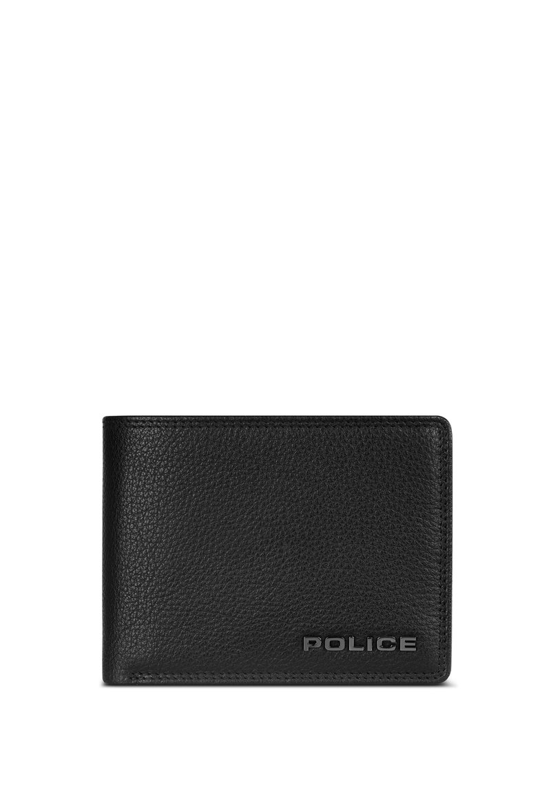 Billetera de cuero negro con una superficie texturizada, que presenta el logo "POLICE" en relieve en la esquina inferior derecha y un diseño minimalista.