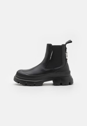 Enkellaarsjes met plateauzool - black