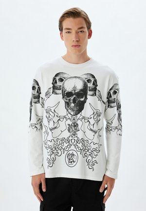 - Sweter