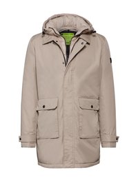 Parka de color beige con capucha hecha de una tela suave. Presenta un cierre con cremallera, dos bolsillos frontales y puños ajustables. Acentos negros en los hombros.