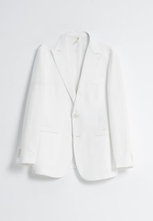 Blazer de lino blanco con solapa de muesca, dos bolsillos frontales, cierre de un solo botón y textura sutil. Diseño clásico adecuado para ocasiones formales.