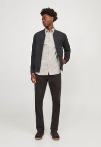 Jack & Jones JJESUMMER LINEN MIX SHIRT - Skjorter - crockery