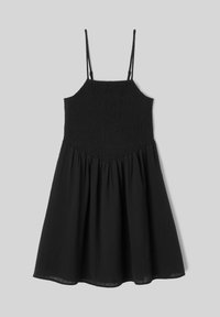 Robe noire sans manches avec corsage froncé et fines bretelles réglables sur fond gris clair.