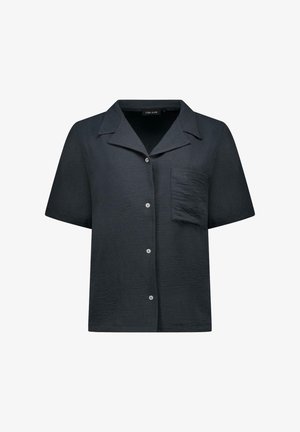 Donkergrijs overhemd met korte mouwen, een knoopsluiting aan de voorkant, lichtgewicht stof, een puntige kraag en een borstzak met een gerimpelde textuur.