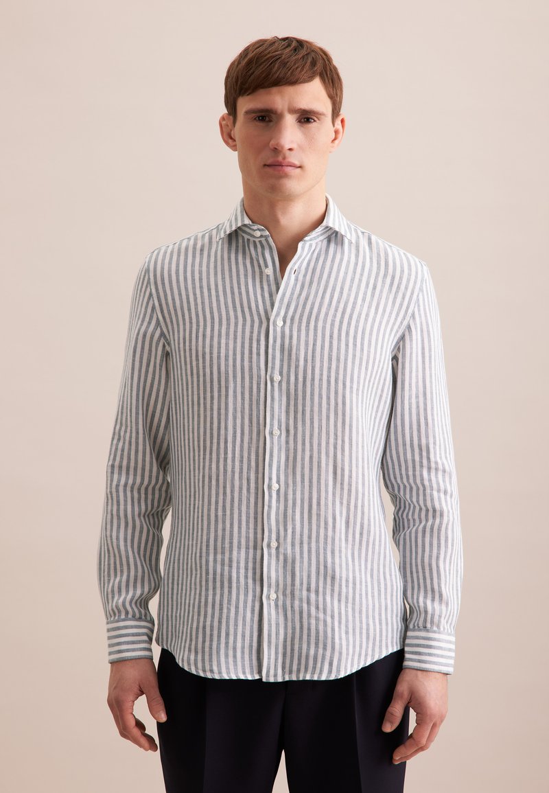 Lichtgewicht, langärmige shirt in witte en blauwe verticale strepen, met een klassieke kraag en knoopsluiting aan de voorkant. Zachte, gestructureerde stof.