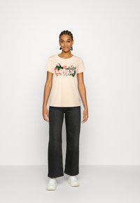 Levi's® THE PERFECT TEE - T-shirt estampada -  peach puree