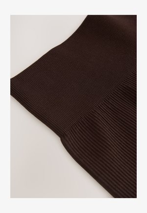 Šokolaadipruun kootud kangas soonilise tekstuuriga, millel on lai ääreliist struktureeritud viimistluse jaoks. Pehme materjal, millel on kerge venivus.