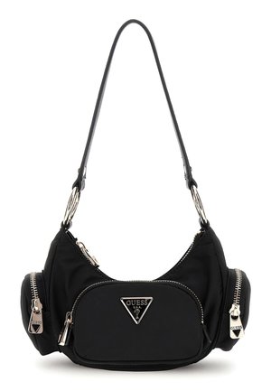Sac bandoulière noir Guess avec trois compartiments zippés et plaques logo argentées sur le devant et les côtés.