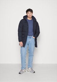 Tommy Hilfiger PIMA CREW NECK - Vesta - faded indigo