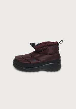 The North Face, NUPTSE TRACTION CHUKKA UNISEX - Боти - deep burgundy/tnf black