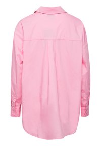 Helles rosa Langarmshirt mit spitzem Kragen, Rückenpasse und geknöpften Manschetten; aus glattem, atmungsaktivem Stoff hergestellt.
