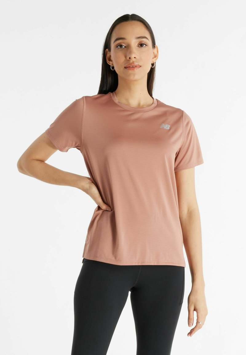 New Balance ESSENTIALS - Camiseta deportiva - beige