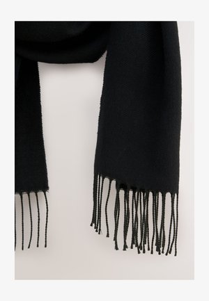Bufanda negra hecha de tela suave, con una textura lisa y largos flecos en los extremos, que presenta un diseño simple y uniforme.