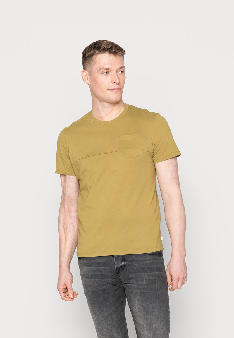 Herren T-Shirts basic | TOM TAILOR COOLMAX T-Shirt basic wooden moss green/dunkelgrün - NP89507 Herren T-Shirts basic | TOM TAILOR COOLMAX T-Shirt basic wooden moss green/dunkelgrün - NP89507