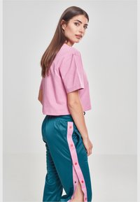 Urban Classics LADIES SHORT OVERSIZED TEE - Navadna majica - coolpink