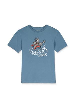 T-shirt en coton bleu à manches courtes avec un graphique d'un chevalier jouant de la guitare parmi des flammes, avec un texte stylisé en gras en dessous.