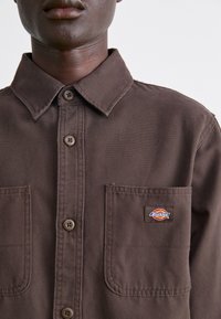 Dickies DUCK - Camisa - dark brown