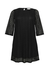 Vestido de encaje negro con mangas tres cuartos, que presenta un patrón floral texturizado, silueta ligeramente acampanada y una abertura en la espalda con forma de llave.