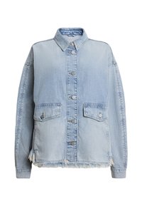 Giacca in denim azzurro chiaro con bottoni frontali, due tasche anteriori e orlo sfrangiato nella parte inferiore. Vestibilità rilassata con colletto.