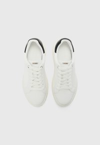 DKNY LOBECO - Baskets basses - white/black