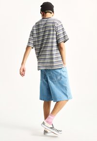 Vans CAMERON STRIPE - Camiseta estampada - white