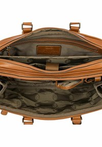 Braune Lederhandtasche mit mehreren Fächern, einem Reißverschlussbereich und einem strukturierten Stofffutter, das ein wiederholtes Logomuster aufweist.