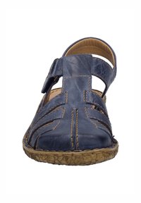 Blaue Leder-Sandaletten mit offenem Zehendesign, ausgestattet mit einem Riemen mit Schnalle und einem geflochtenen Vorderteil. Strukturiertes Sohlenprofil für Grip und Komfort.