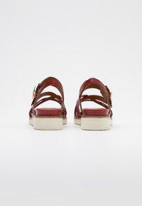 Tamaris Plateausandalette - chili/cognac