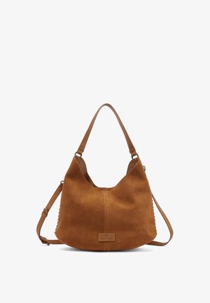 Borsa hobo in morbido camoscio marrone con due spallacci regolabili, bordo superiore curvo e piccola toppa rettangolare con logo al centro davanti.