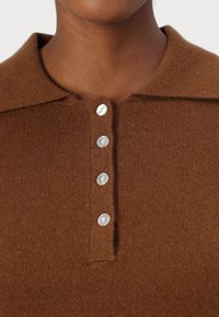 pure cashmere CLASSIC SWEATER - Pulóver - deep camel