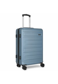 Valigia rigida di colore azzurro chiaro con scanalature verticali; dotata di manico telescopico, quattro ruote nere e angoli protettivi.