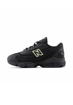 PV1000 - Chaussures fitness - black