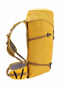 Zaino giallo con un design strutturato, materiale in nylon, spallacci regolabili e una tasca laterale. Presenta una ferramenta robusta e una fodera in rete.