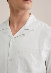 WE Fashion THE LINEN - Camisa - ecru