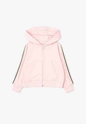 Jasnoróżowa bluza z kapturem na zamek, z przednimi kieszeniami, kapturem i czarnymi oraz beżowymi paskami biegnącymi wzdłuż każdego rękawa.
