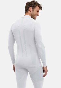 FALKE WARM TURTLENECK MILD TO COLD TEMPERATURES - Maglietta intima - white