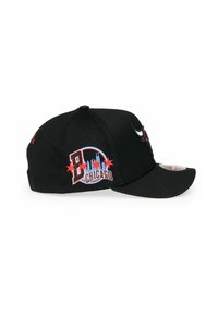 Black baseball cap featuring Chicago Bulls logo and "B Chicago" emblem in red and blue. Structured design with a curved brim and embroidered details.